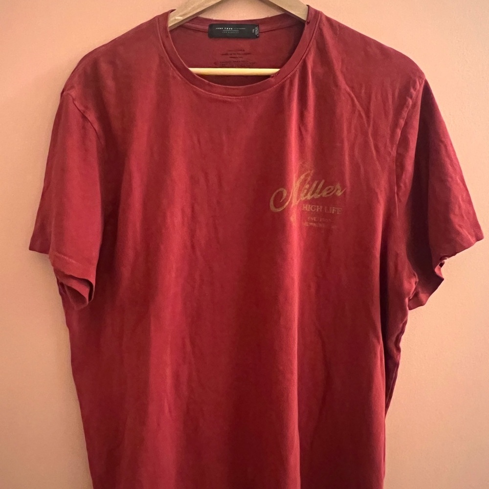 Junk Food x Miller High Life Distressed Red T-Shirt for Men. Super soft XXL.